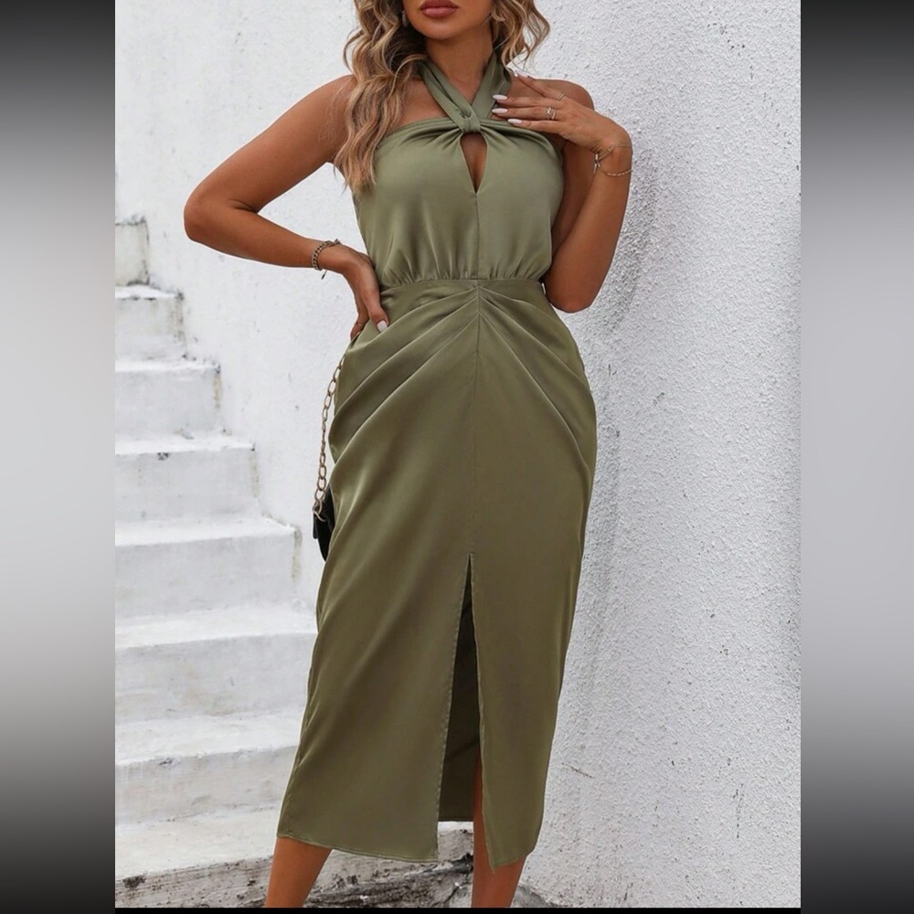 Luxe plus pleated halter maxi dress - Picture 2 of 12
